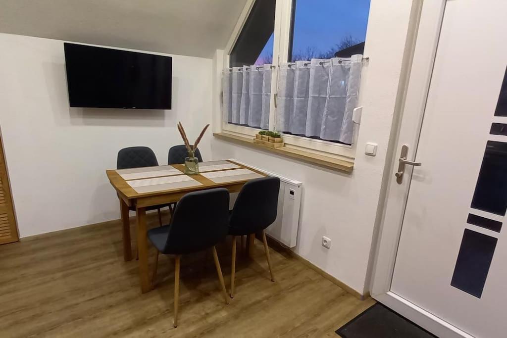 Kleine, Gemuetliche Dachgeschosswohnung Laudenbach  المظهر الخارجي الصورة