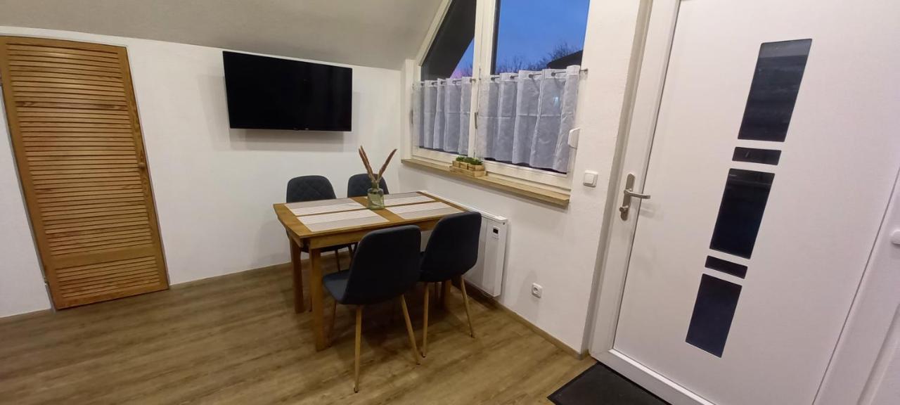 Kleine, Gemuetliche Dachgeschosswohnung Laudenbach  المظهر الخارجي الصورة